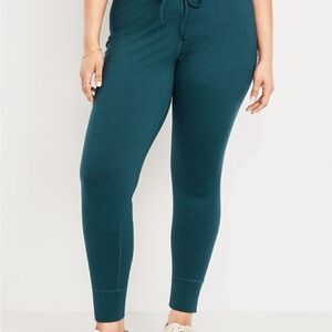 Old Navy Extra high-waisted cloudcomfy jogger leggings